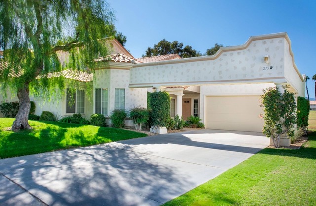 Renovated End Unit on Golf Course. Amazing View! Quiet located on a cul-de-sac.