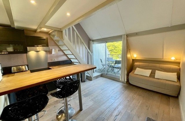Renovated mezzanine studio 32m² with balcony, parking and beach access in Saint-Pierre-Quiberon
