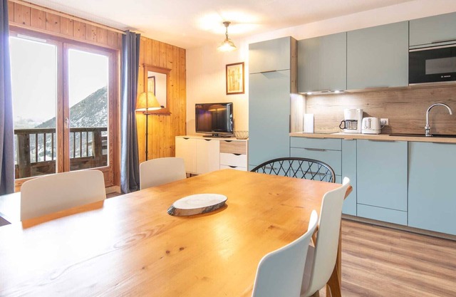 Renovated apt 4/6 ppl near the ski runs