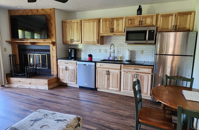 Renovated kitchen 2 BR 2 bth SLP 6 Private association pool, close to Torch Lake