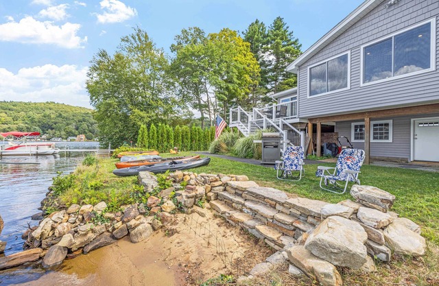 Renovated Lakefront Retreat Near Sturbridge