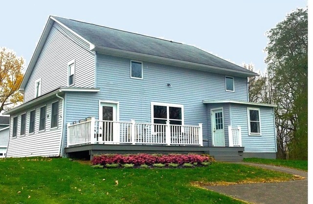 Renovated Lakeview Farmhouse In Resort Community