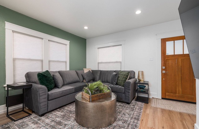 Renovated Midtown Home, Walkers Dream to Food/Fun