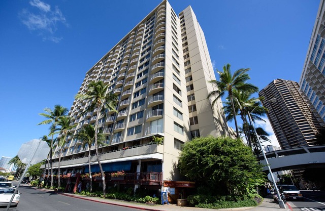 Renovated Ocean Front 1 Bedroom! Ilikai Marina (IM92)