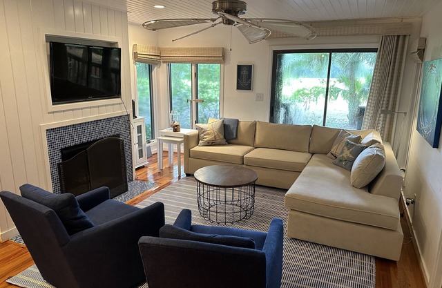 Renovated Park Side Villa - convenient 1st floor