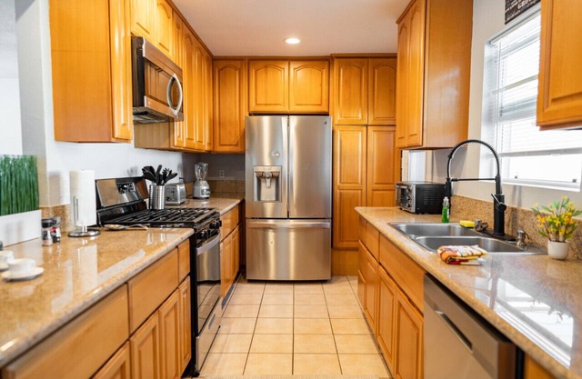 RENOVATED/REMODELED 3BR HOUSE in TORRANCE with FENCED YARD p11