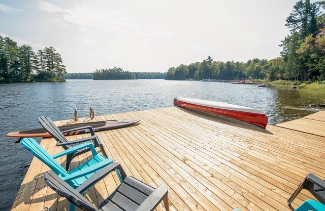 Renovated Retreat:10ppl-Lakefront-Sauna-Kayaks