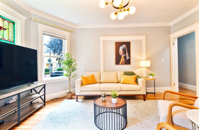 Renovated Retreat /Near JFK station