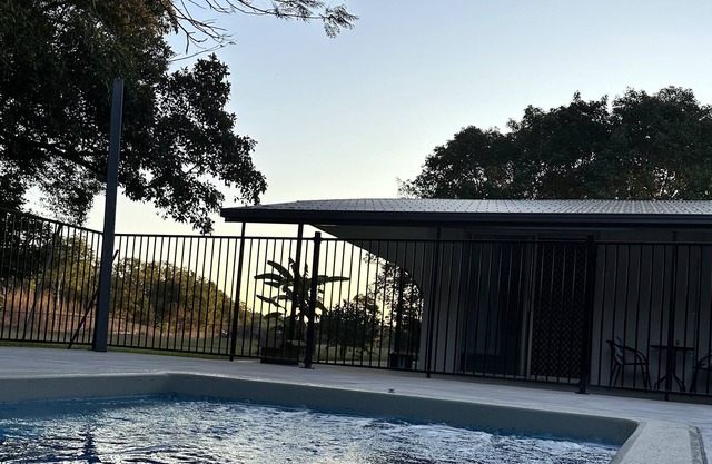 Renovated Rural Cottage With Private Pool & Fire Pit, Only Minutes to Shops