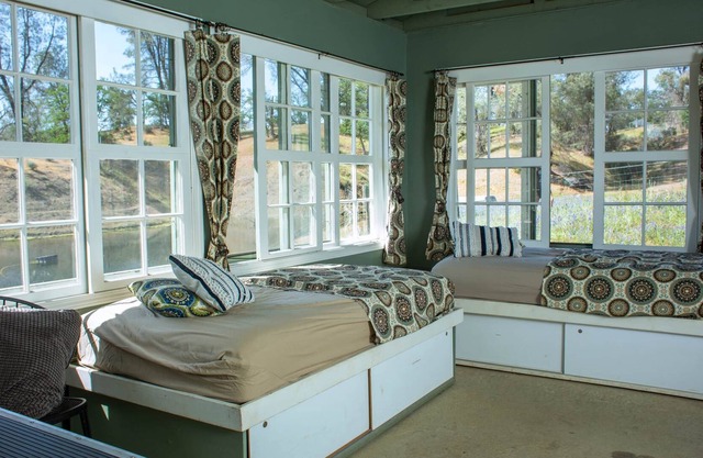 Rent a 25 acre lake - get the cabana for free