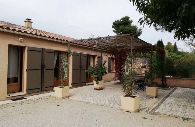 Rent House 80 m2 in village at the foot of the Luberon