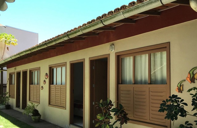 Rent Linear House with 6 Suites and Leisure Area one block from the beach