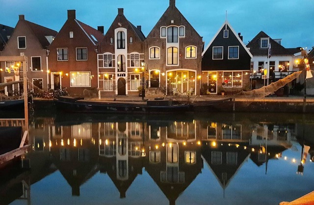 Rent The Dutch Buoy, gorgeous 17th century canal house, 8 kms from Amsterdam.