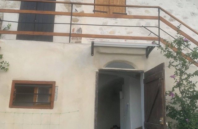 Rent village house 2 rooms possibility 8 beds. Quiet forest/river