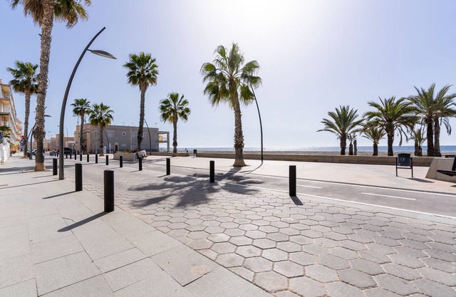 Rentafive - Parking - Frente a la Playa - Tamarit