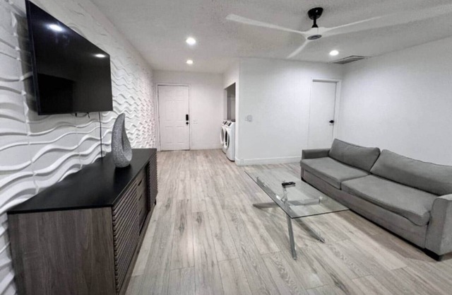 Rental Apartment | 3 beds w/kitchen, near Fremont
