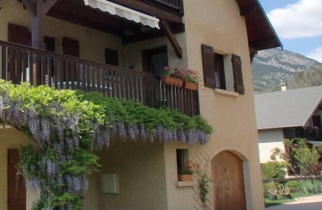 RENTAL MOUNTAIN CHALET IN GUILLESTRE AT THE GATES OF QUEYRAS