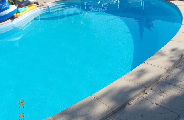 Rental of an apartment in a provencal farmhouse in Pontet with swimming pool