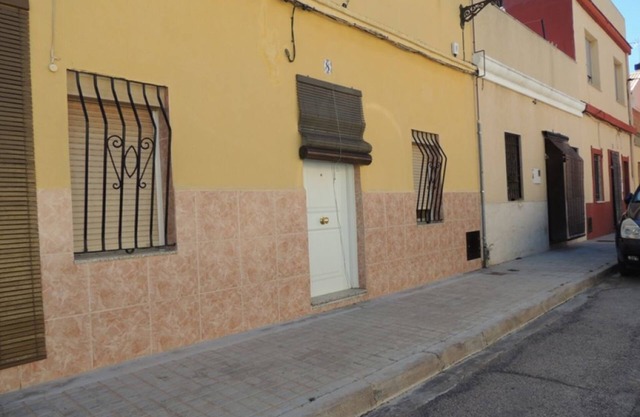 Rental of small ground floor house in Rillo, Teruel with capacity for up to five p