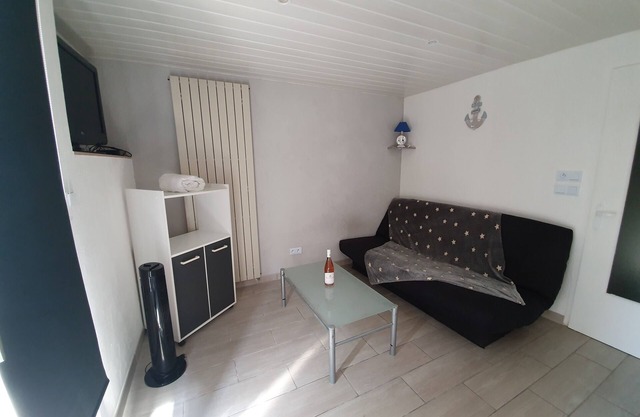 Rental T1 30m2 with Terrace in Brem Sur Mer: 2km from the beach