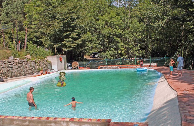Rentals at our nature campsite with large spring-water swimming pool