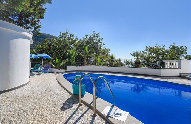 Rentals in Italy - Villa Lamaro with large terrace, pool, garden and sea view