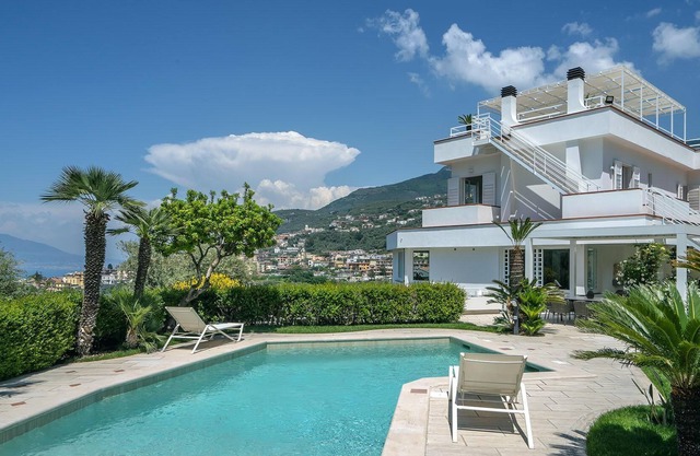 Rentals in Italy - Villa Anfora with private pool, garden and private parking area