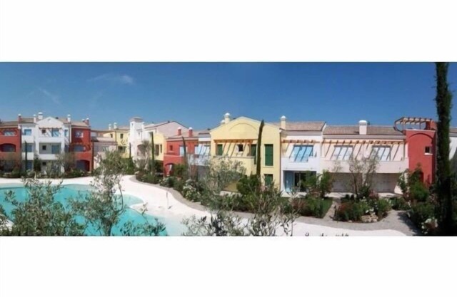 Residence apartment with swimming pool, first floor with terrace