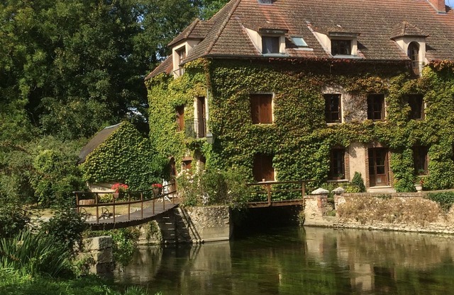 Residence on the banks of the Eure that can accommodate 18 people for a weekend