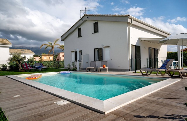 Residence Salinelle Beach VILLA VULCANO 4 WITH SHARED POOL