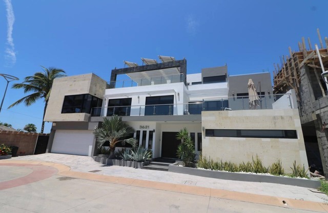 RESIDENCIAL COMPLEX PLAYA BRUJAS