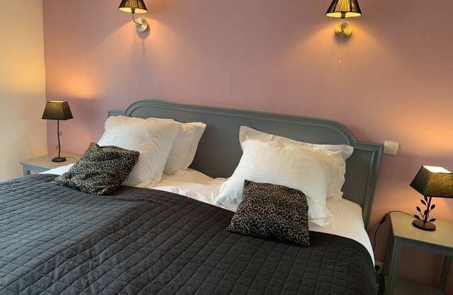 Residential flat CANNES 2bedrooms 10minutes to walk to the Croisette and beach