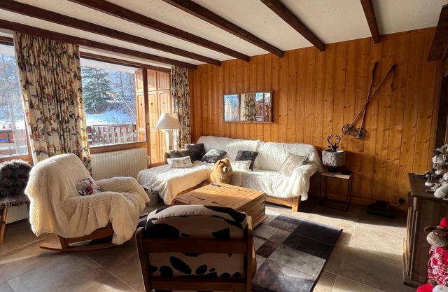 Resort center, 75m², large charming apartment, large south-facing terrace with open views