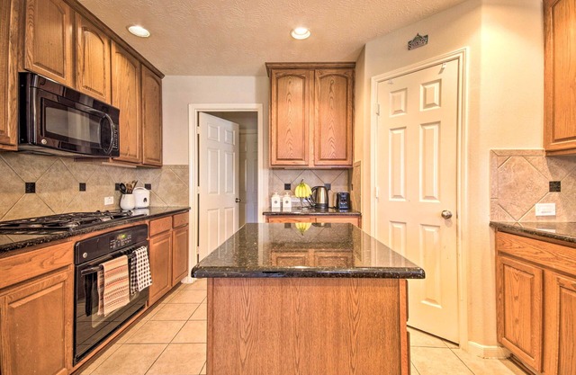 Resort Family Gem w/Grill; Right off I-10!