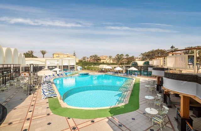 Resort Fun with Pools, Kids Club & Pyramid Adventures l 4 Comfortable Rooms
