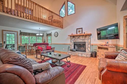 Resort Innsbruck Cabin with a Hot Tub and Deck!