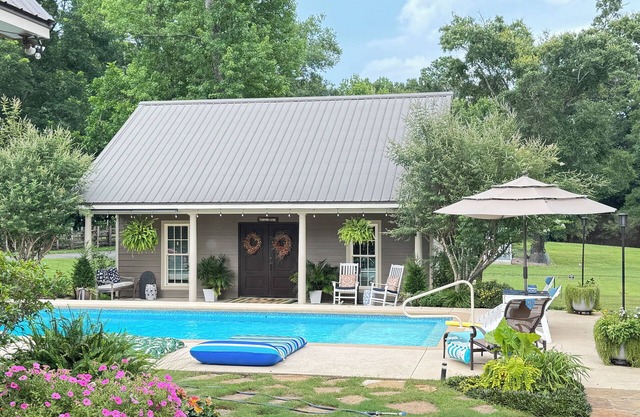Resort-Inspired Cottage: Alabama's Top 1% Best VRBO
