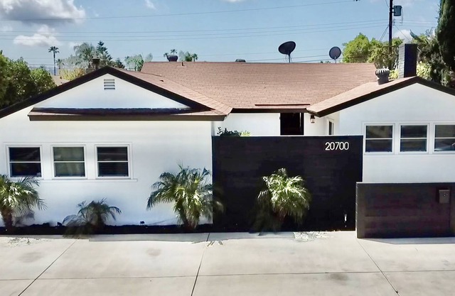 Resort like LA home with outdoor pool oasis