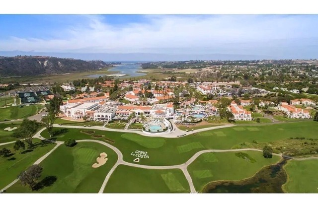 Resort Living Inside the Grounds! Short Walk to Spa, PFC Fitness and Plaza!