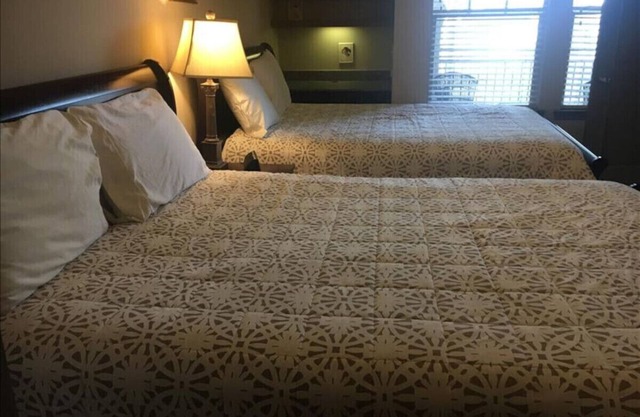 Resort Style 2 Bedroom/2 Bath Apt./Condo in The Wo
