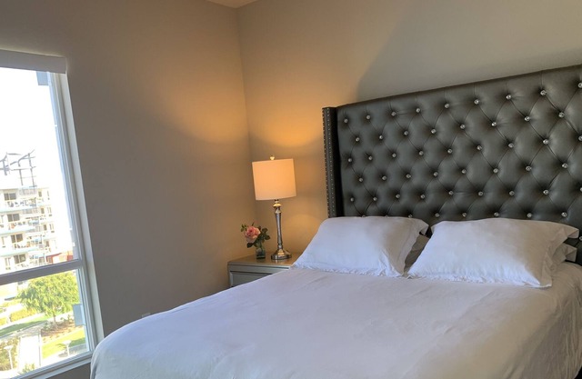 Resort style 2BR! Walk to the Beach!