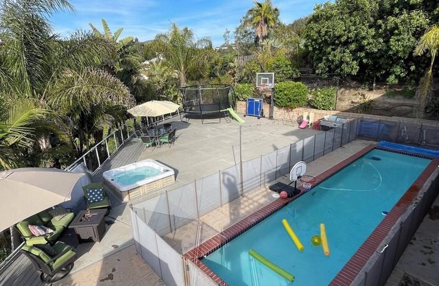 Resort-Style Home for Families: Pool, Theater, Arcade, Hot Tub, Central location