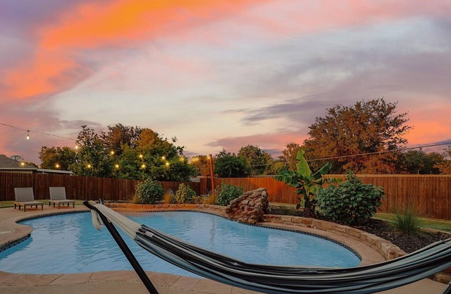Resort Style Pool home w/ Cinema, Gaming & Hot Tub