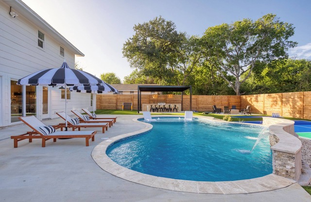 Resort Villa/Heated Pool/Pickleball