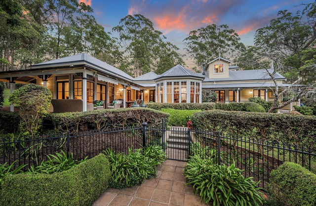Rest - Beautiful Historical Home with Pool