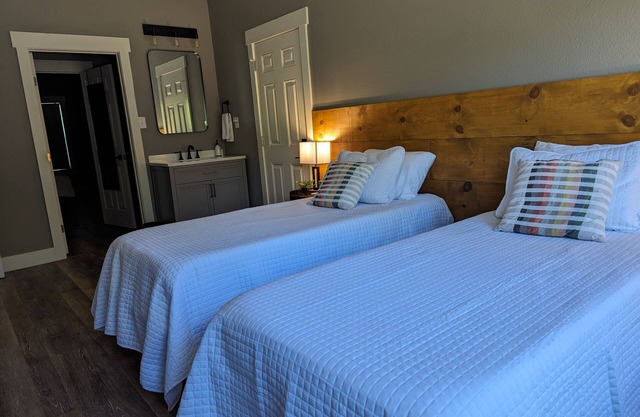Restful cottage close to antique shopping and mountain biking