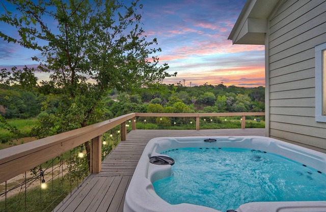Restful Retreat- Stylish 4 Bedroom Oasis