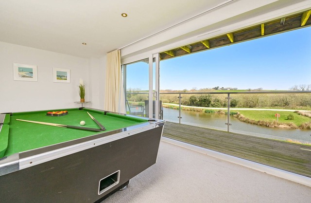 Retallack Resort Moorings, Hot tub & Games Room