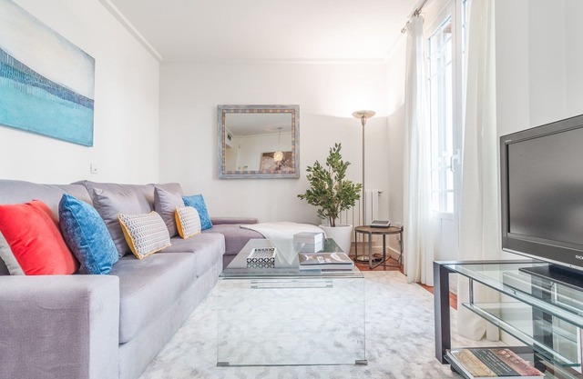 RETIRO VI - Two Bedroom Apartment, Sleeps 4