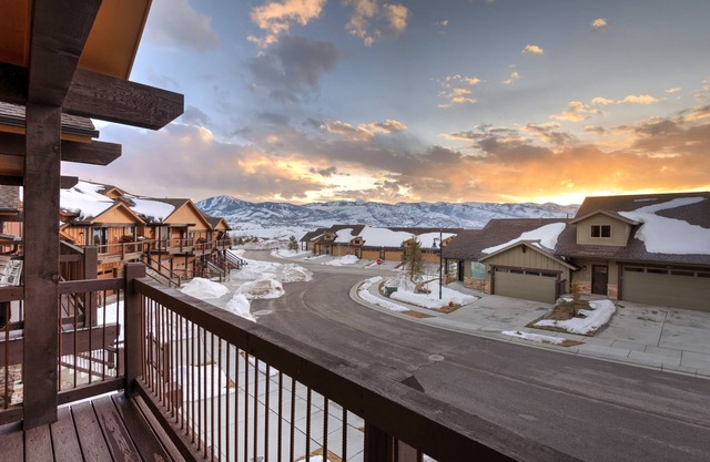 Retreat at Black Rock Ridge | Private Hot Tub | Bunk Room Suite | Minutes to Park City & Deer Valley